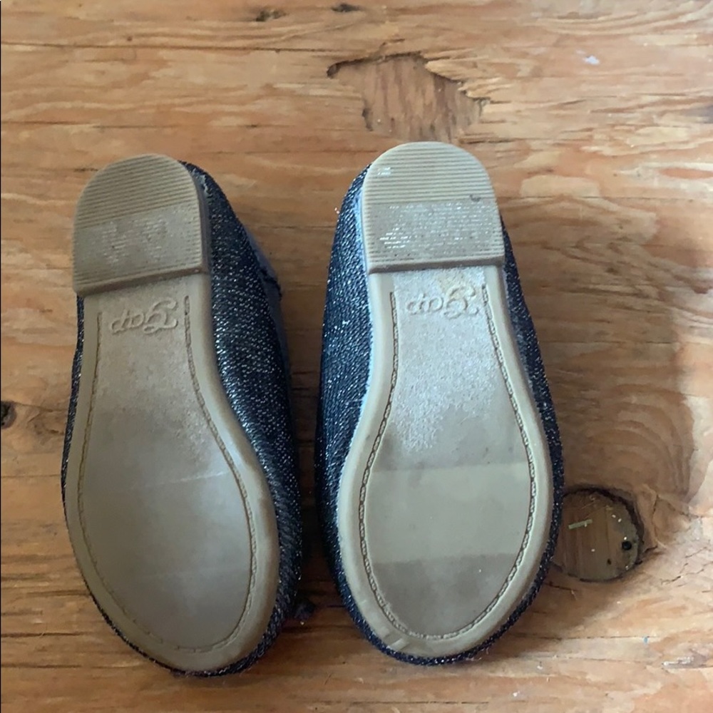 Gap shoes - Picture 2 of 3